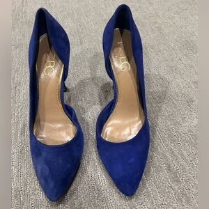 BCBG Classic pump in Blue